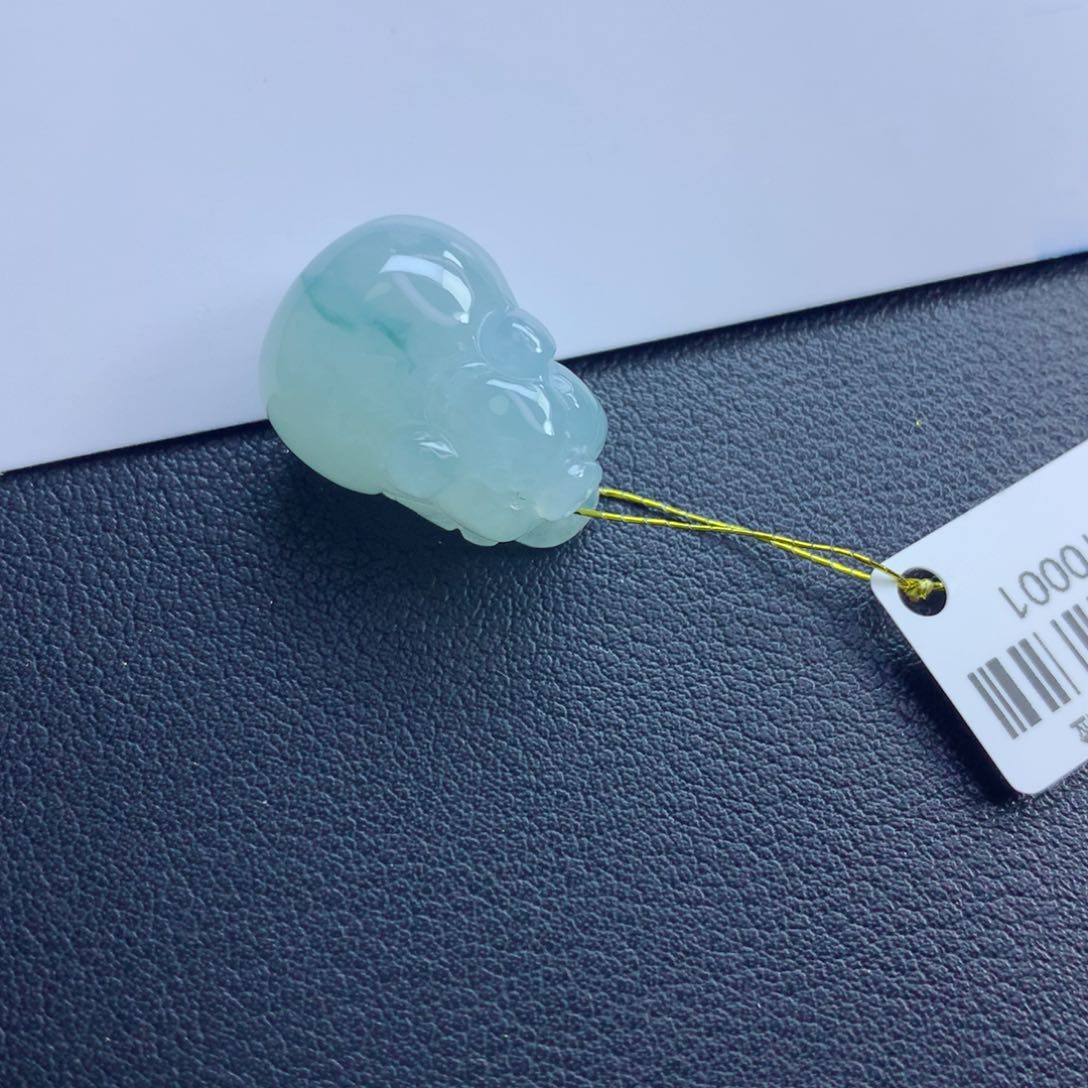 翡翠颈饰未镶嵌小猪