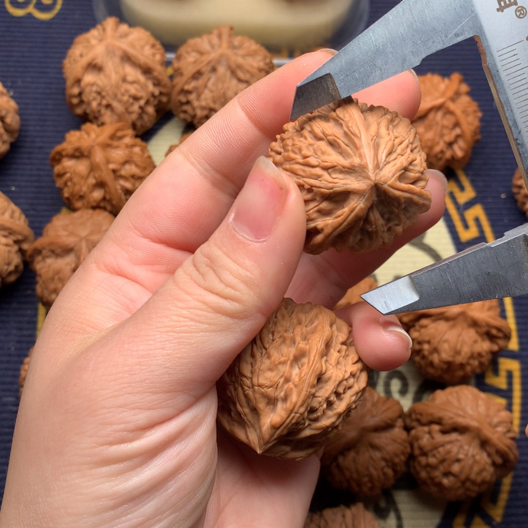 文玩核桃吊坠文山36.7