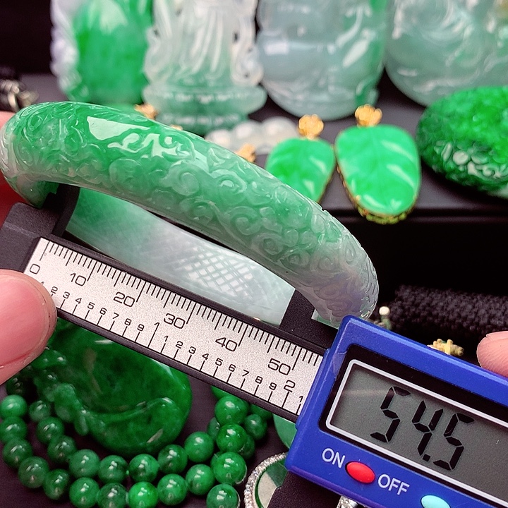 翡翠手镯未镶嵌A货