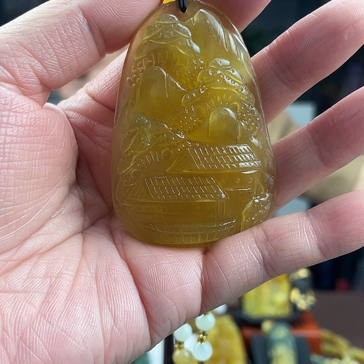 蛇纹石玉未镶嵌颈饰