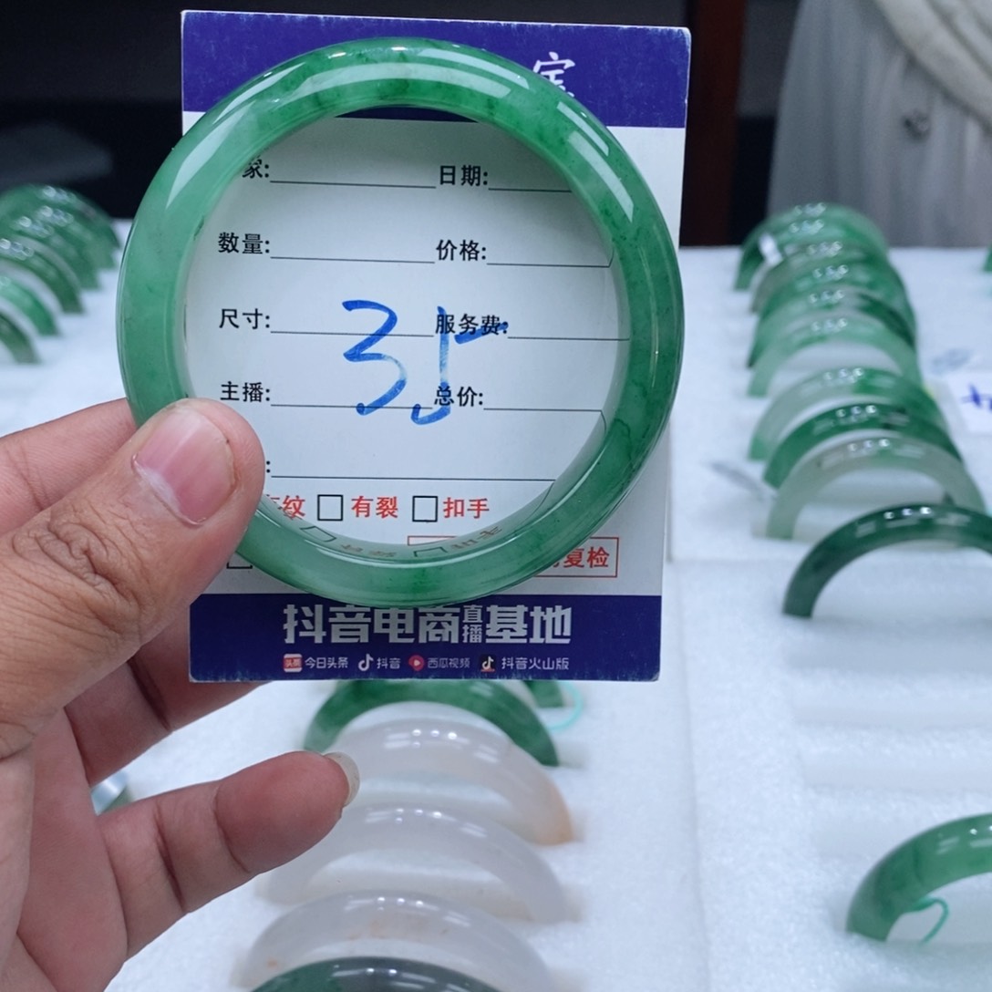 未镶嵌手镯石英质玉60+