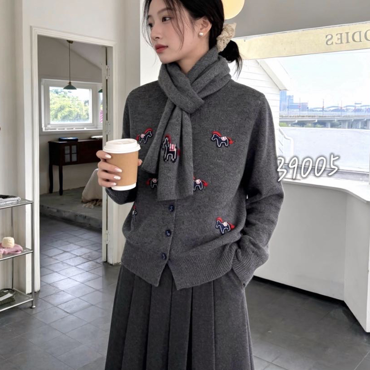 设计感小马刺绣宽松显瘦秋冬针织开衫女新款百搭上衣