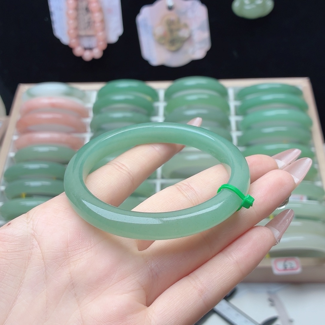 石英质玉未镶嵌手镯58