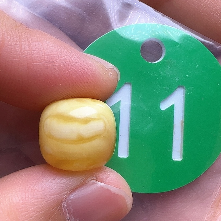 未镶嵌蜜蜡裸石小**学13m m