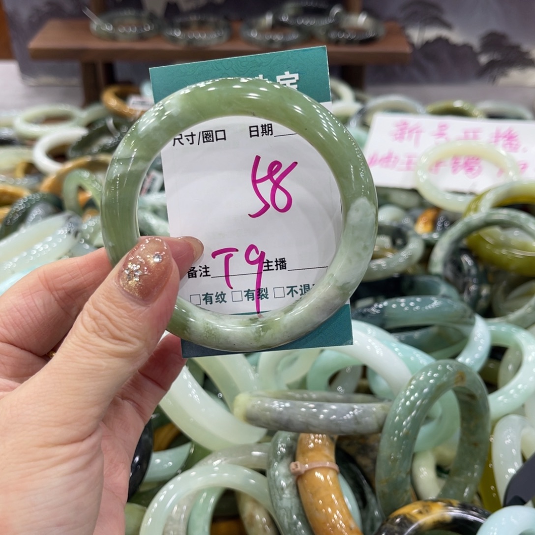 岫玉未镶嵌手镯手镯