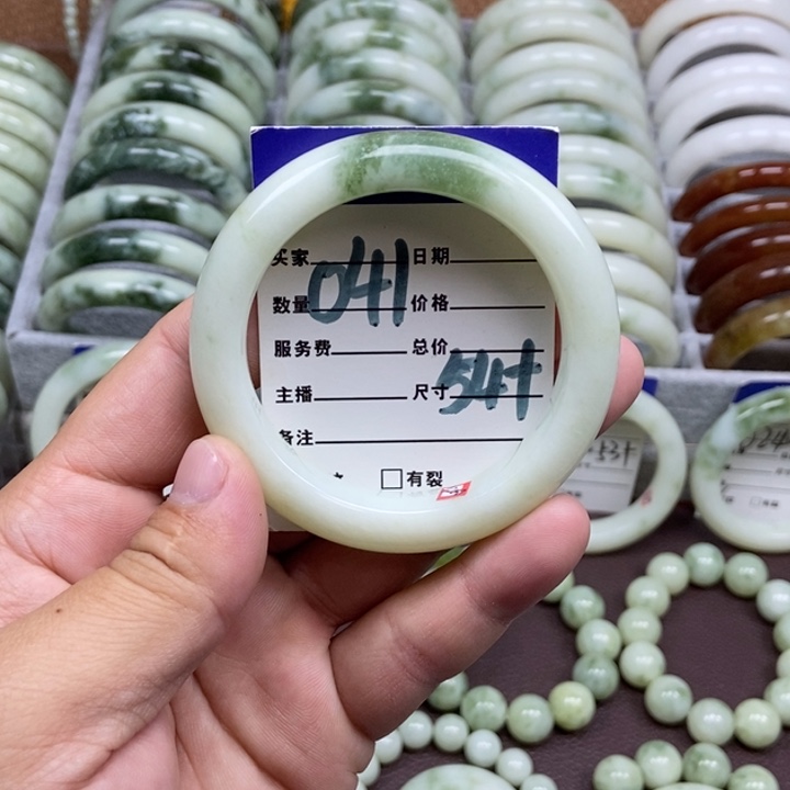 蛇纹石玉未镶嵌手镯