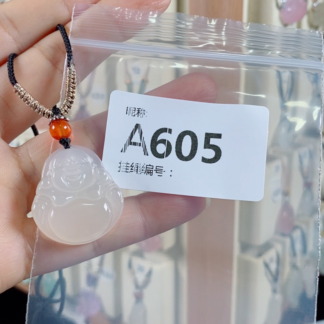 玛瑙/玉髓颈饰足铂镶嵌榆****?