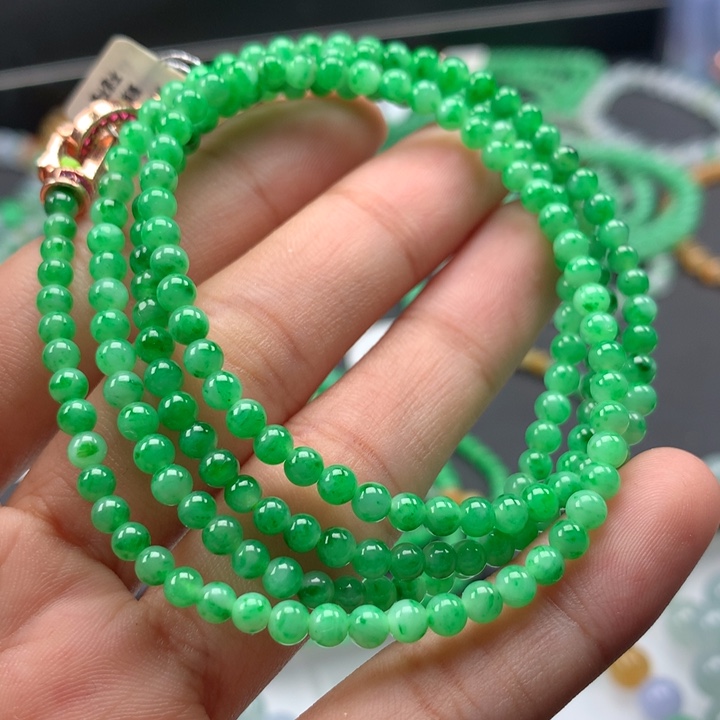 翡翠手镯未镶嵌卡