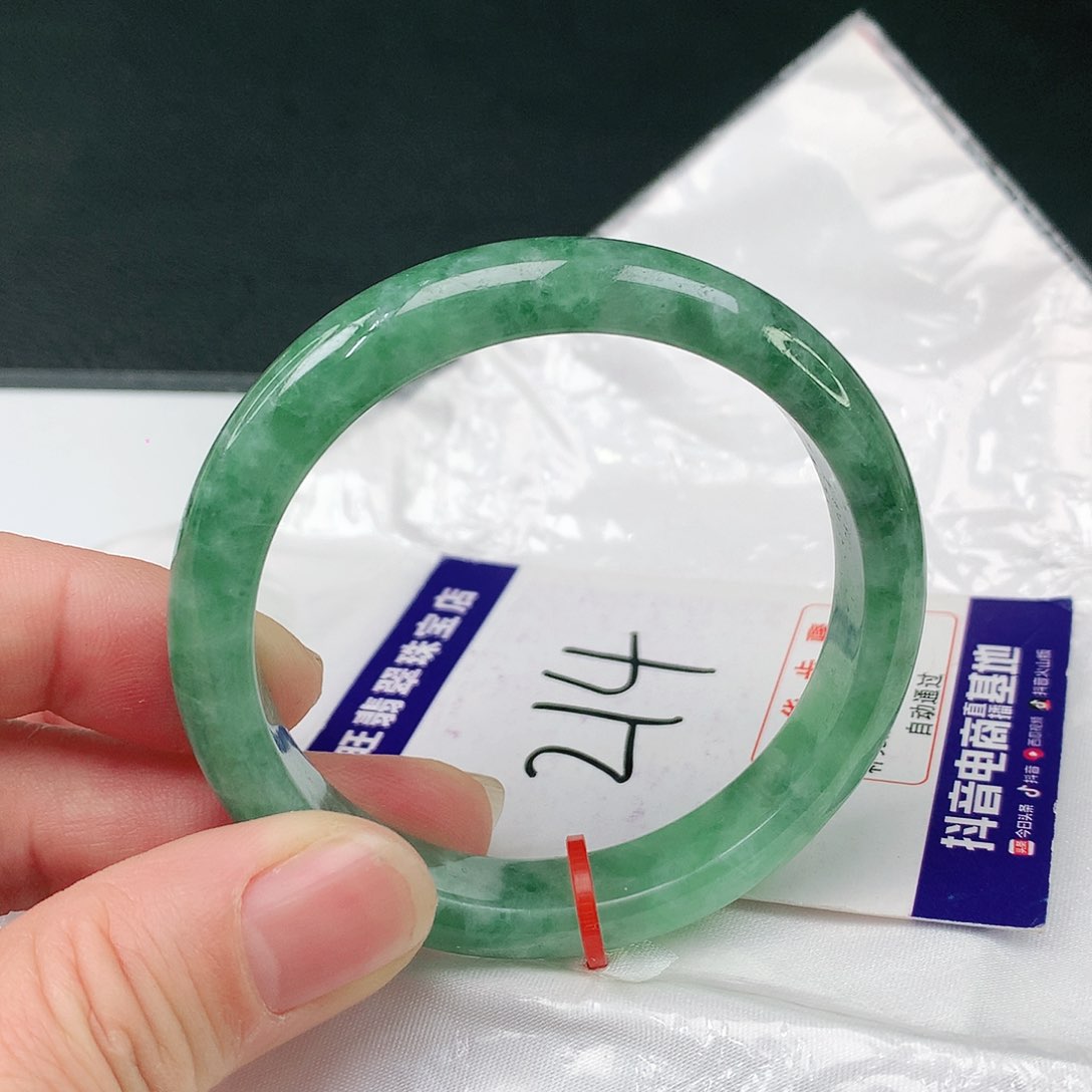 翡翠手镯未镶嵌翡翠