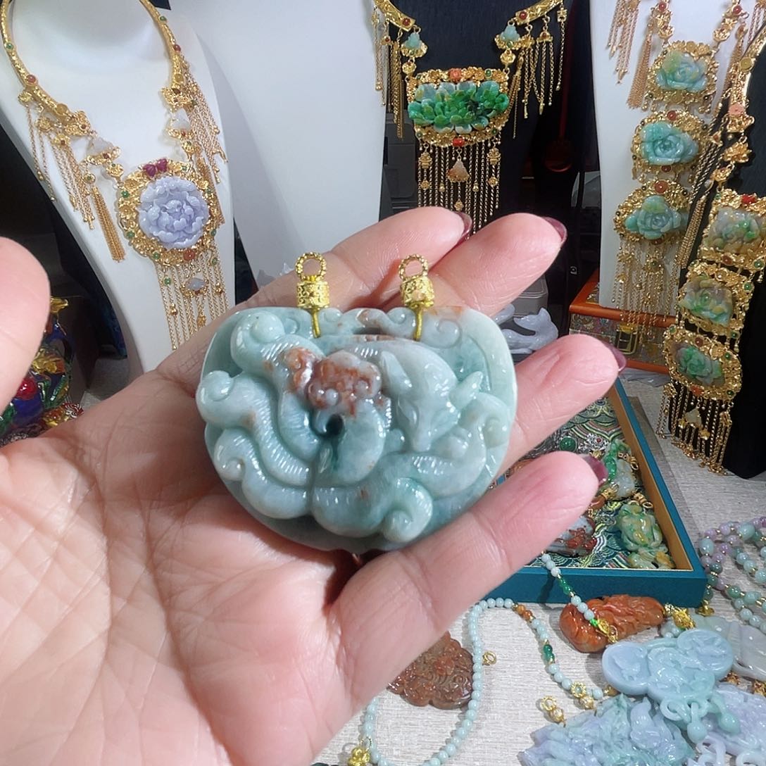 翡翠颈饰未镶嵌翡翠老料子锁牌