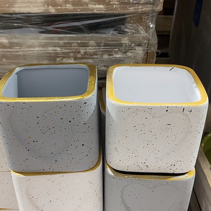 陶瓷花盆有孔 瑕疵介意勿拍 