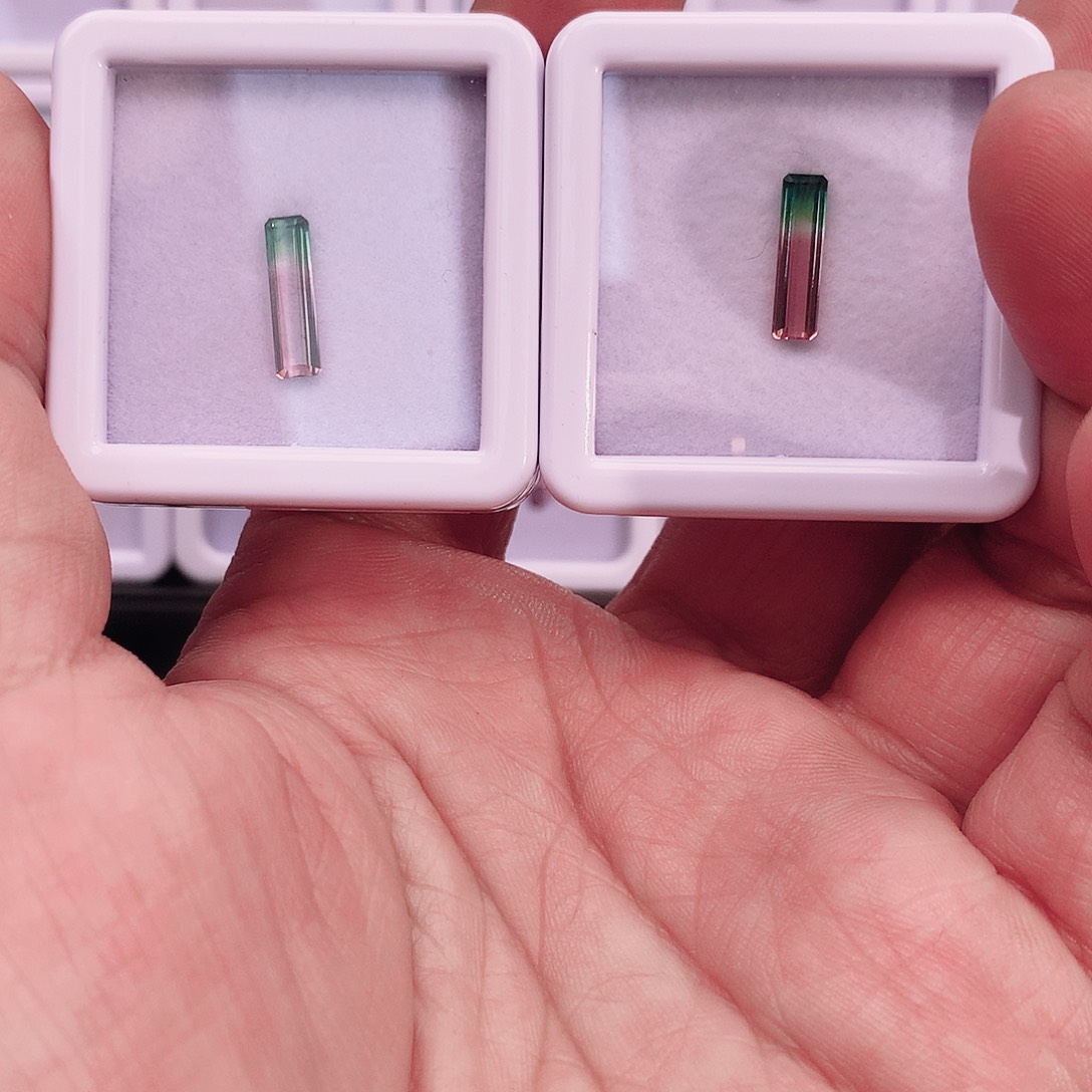 雪***l碧玺未镶嵌珠宝半成品2.56克拉晶体干净