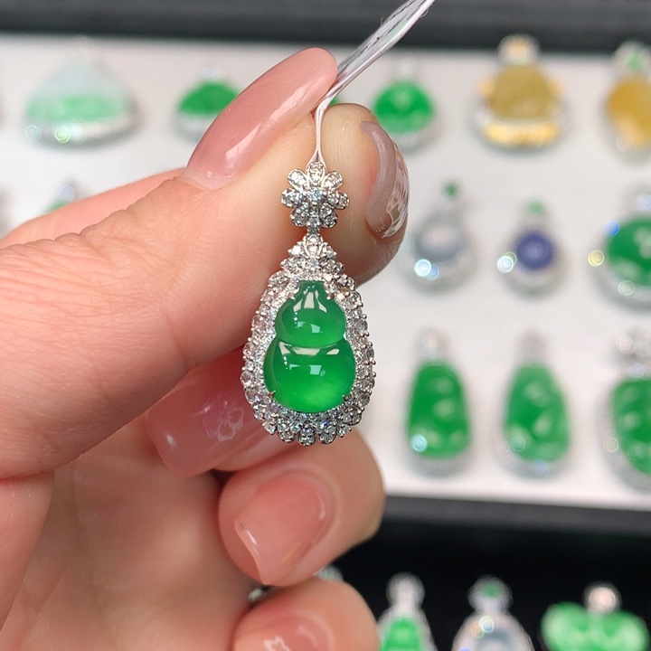 翡翠吊坠(不含链)18K金镶嵌