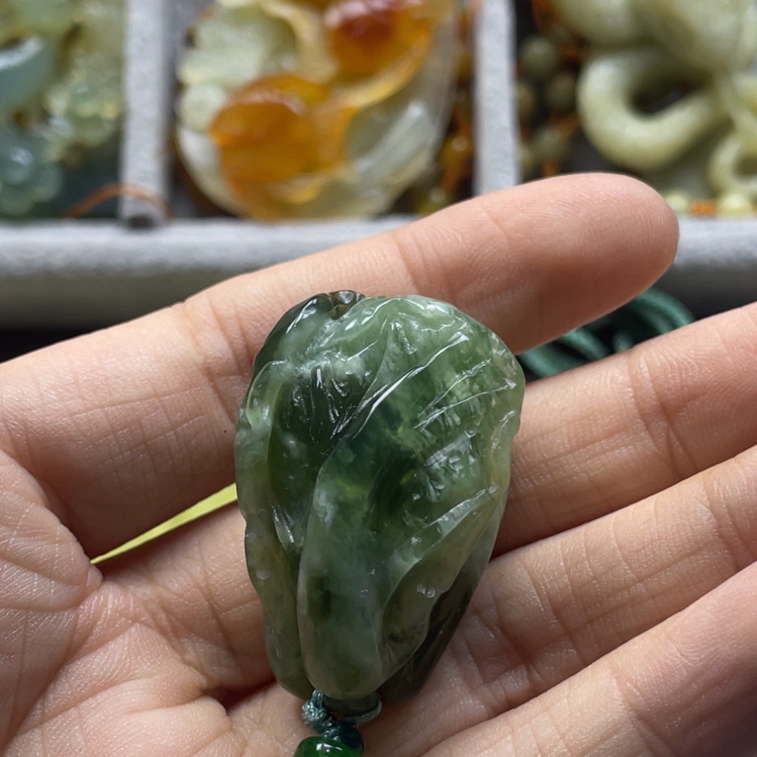 蛇纹石玉颈饰未镶嵌