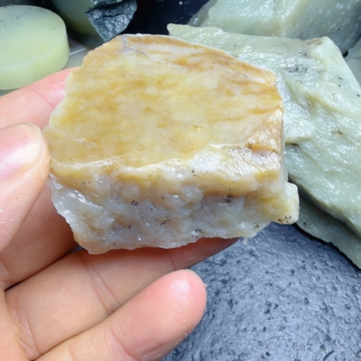和田玉（糖玉）未镶嵌珠宝奇石