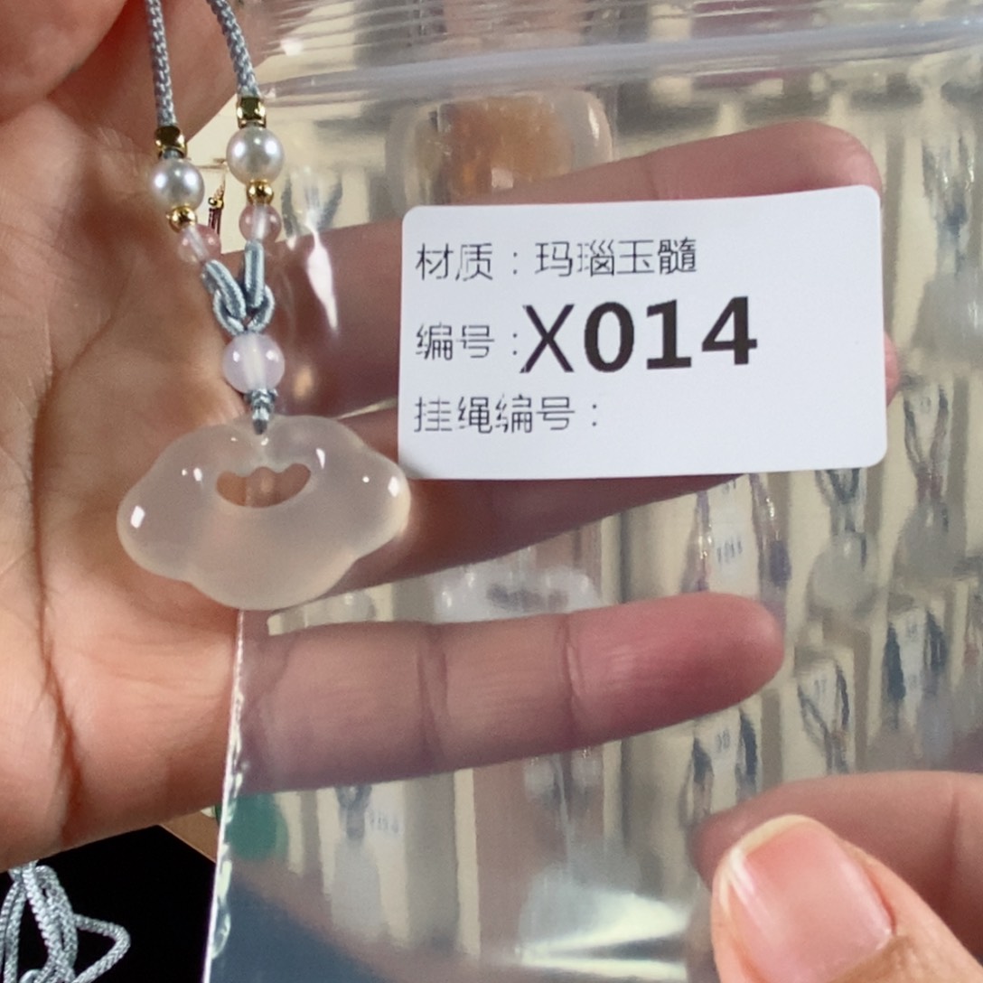 玛瑙/玉髓颈饰未镶嵌多***?