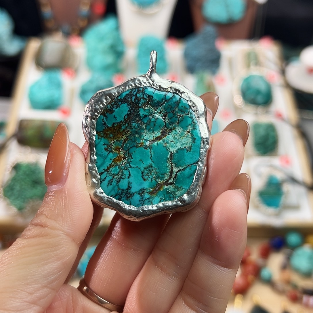 绿松石未镶嵌颈饰