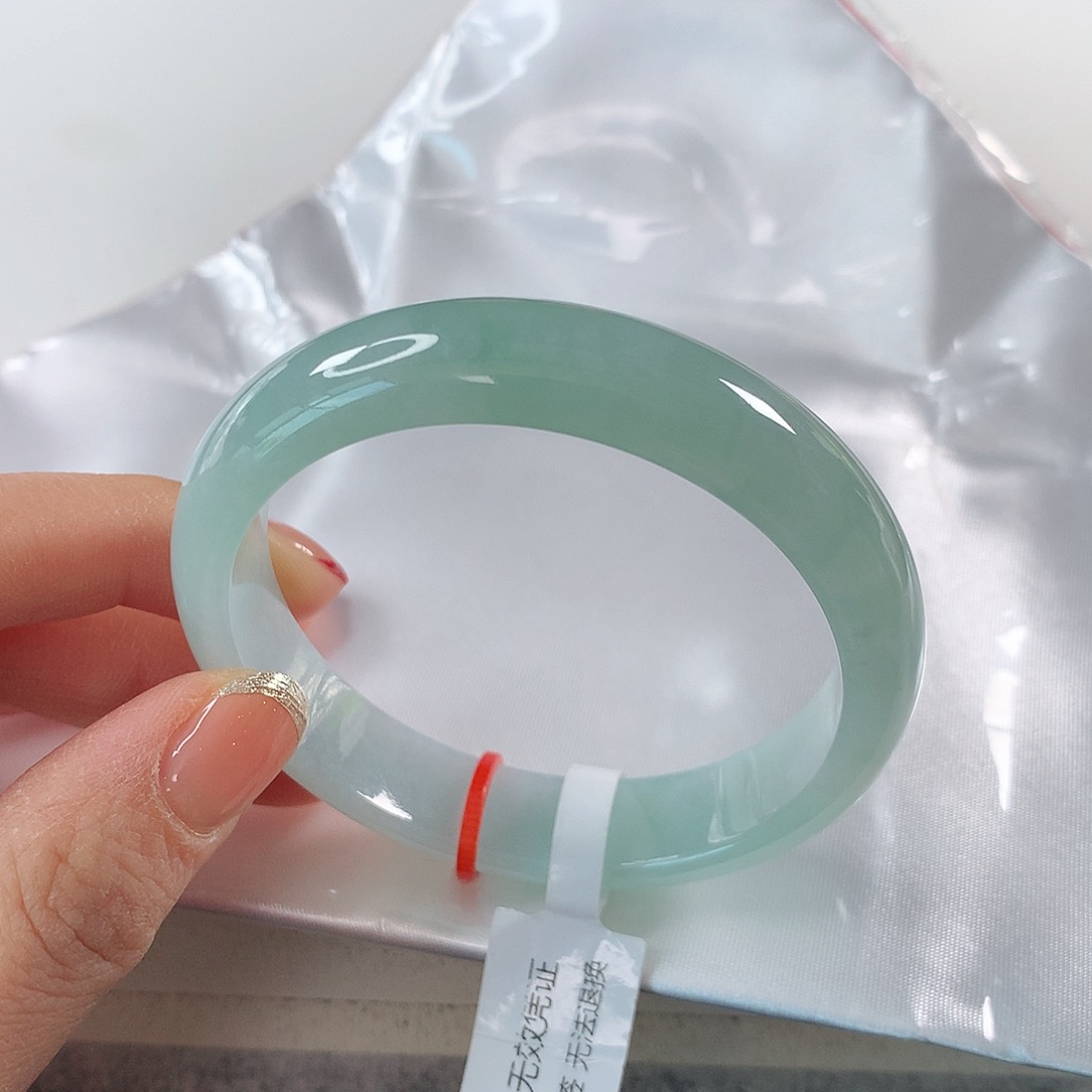 翡翠手镯未镶嵌 正圈①①⑧