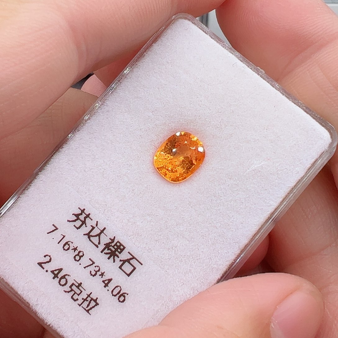 石榴石（芬达石）2.46克拉裸石未镶嵌