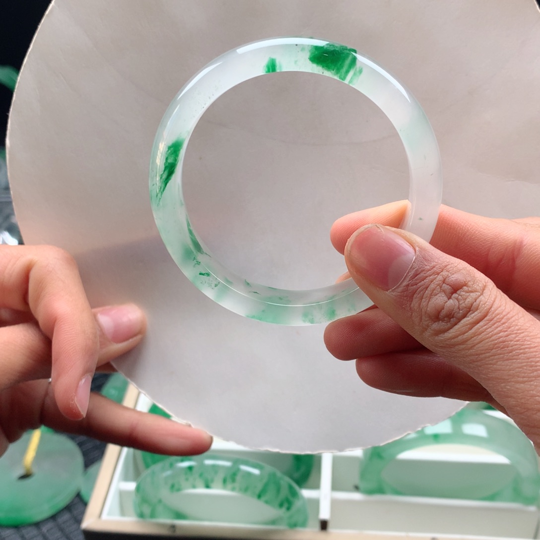 石英质玉手镯未镶嵌