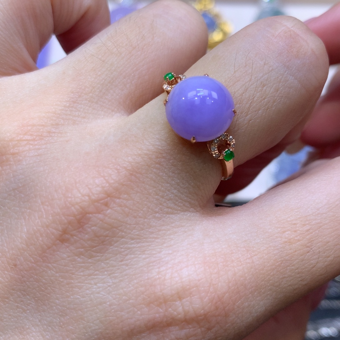 大***子翡翠18K金镶嵌颈饰