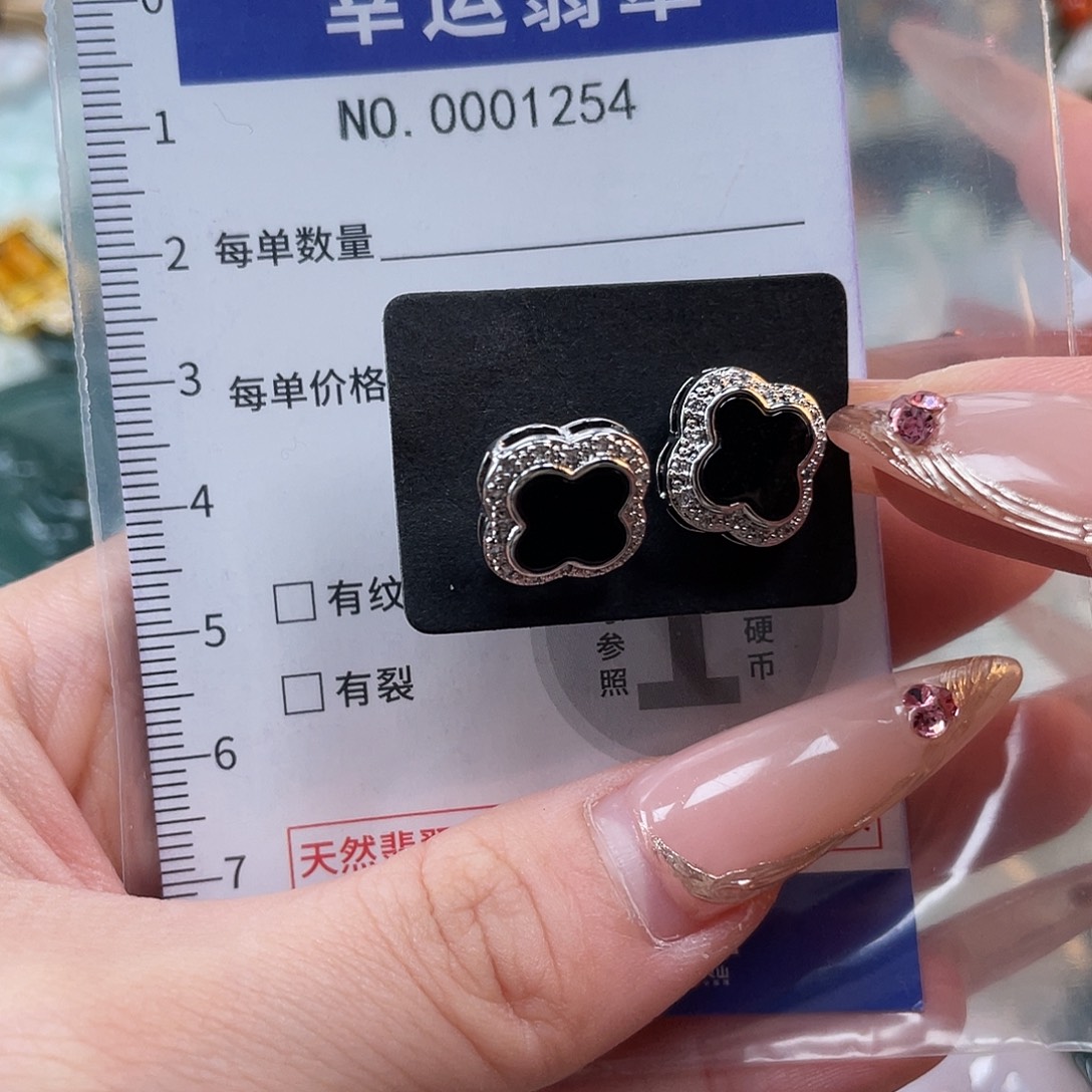 翡翠未镶嵌颈饰hhh