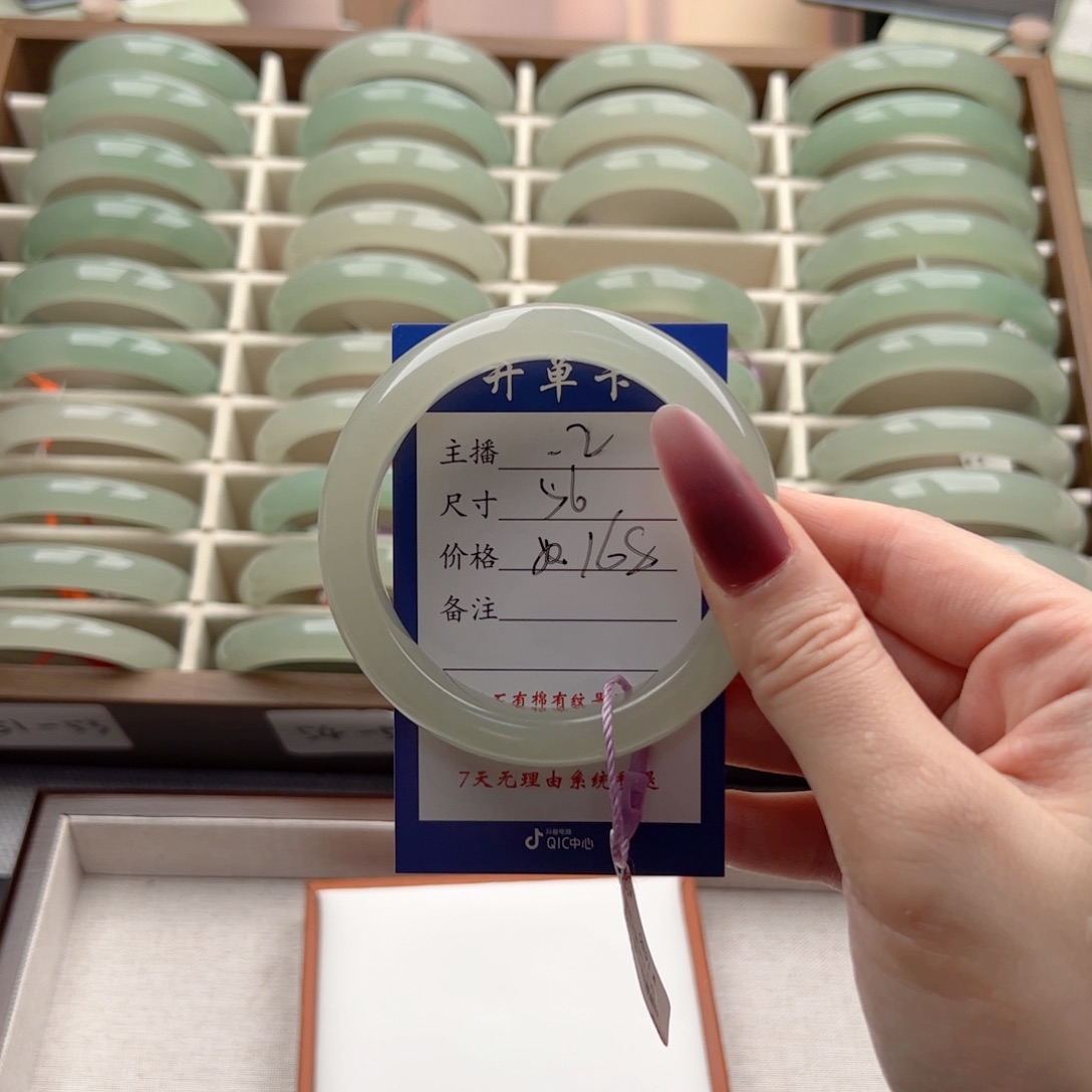 蘑***力东陵石未镶嵌手镯