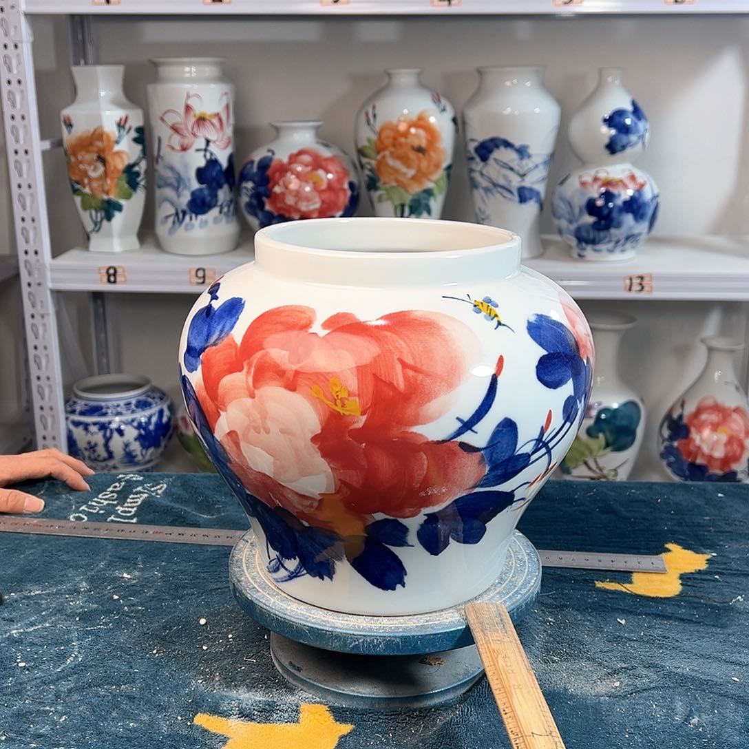 摆件景德镇陶瓷大口红牡