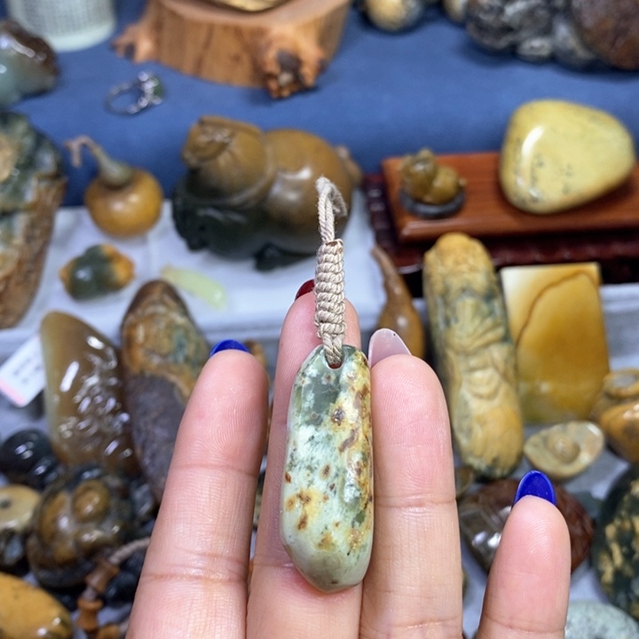 岫岩老玉（透闪石质玉）手机坠未镶嵌