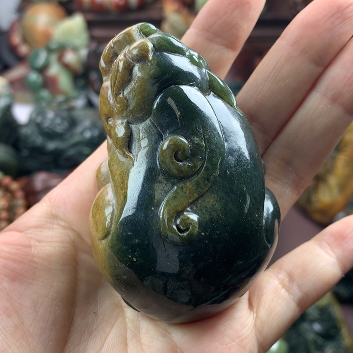 岫岩河磨玉（透闪石质玉）把件未镶嵌不***李