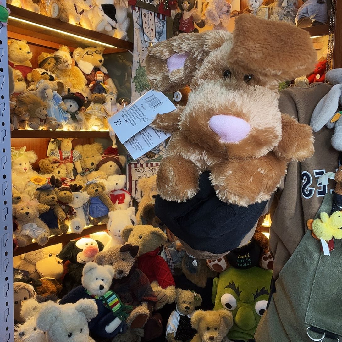 毛绒russ棕色兔子