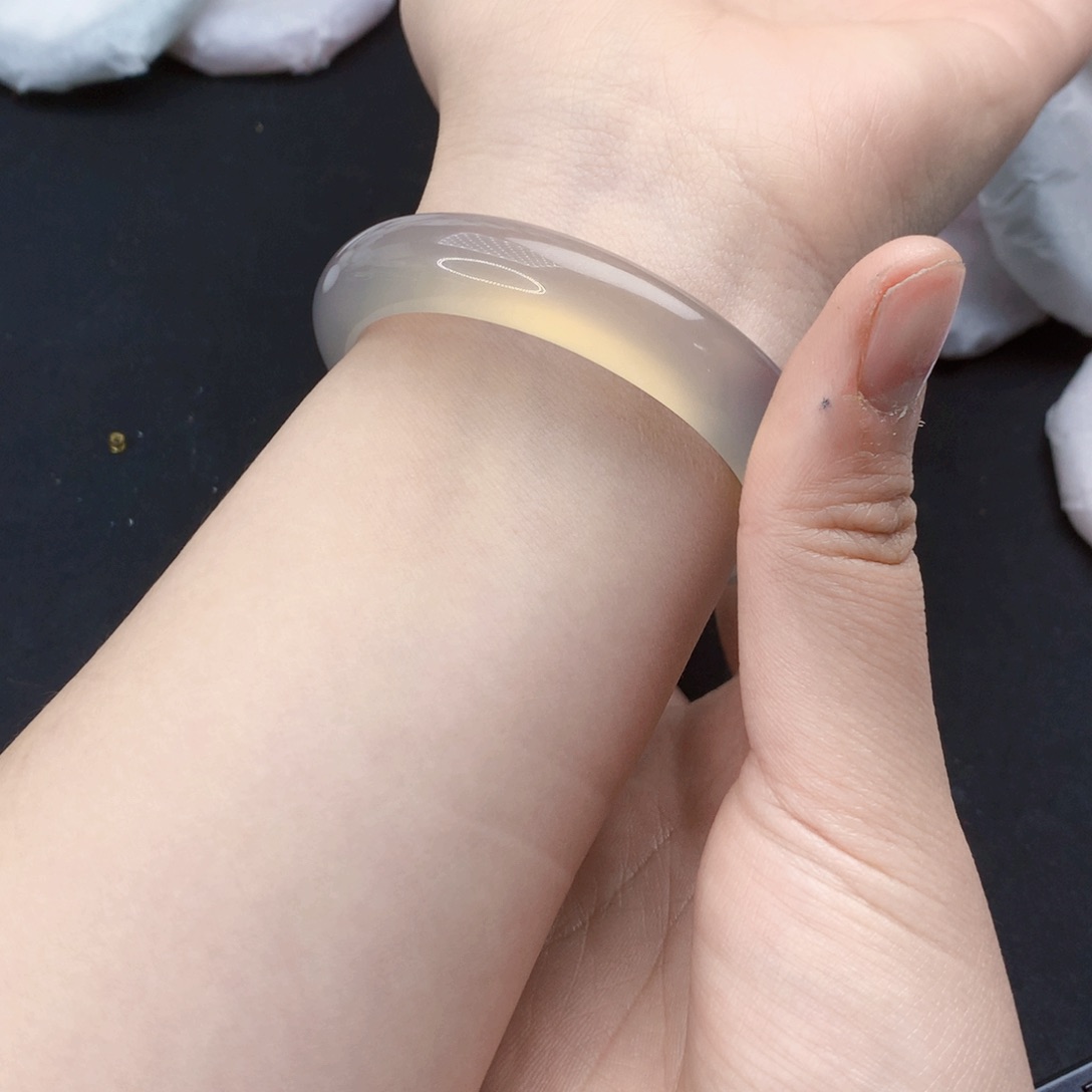 玛瑙/玉髓手镯未镶嵌58