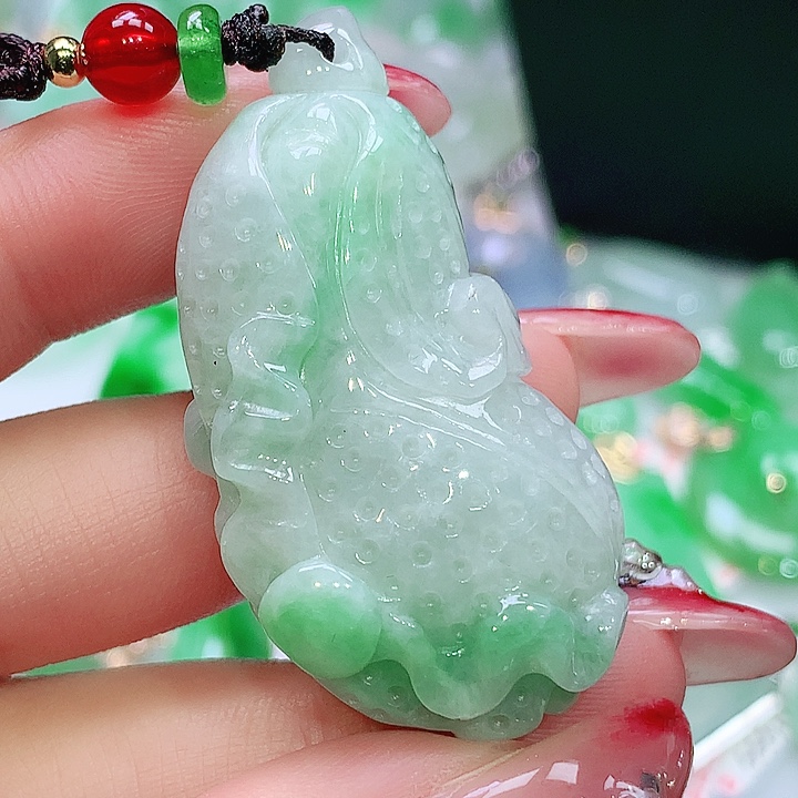 翡翠未镶嵌颈饰翡翠多样性发其一