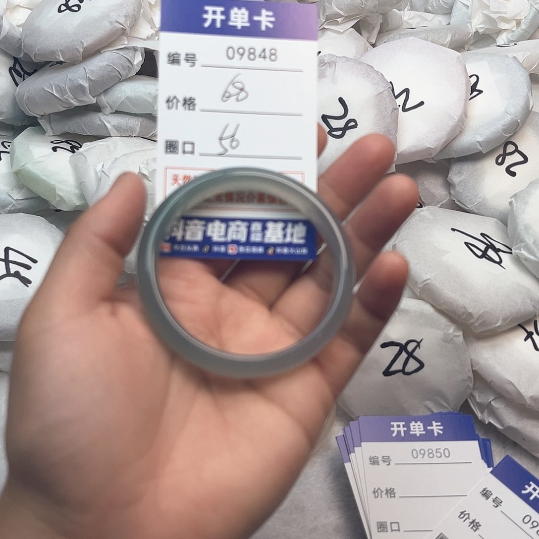 玛瑙/玉髓手镯未镶嵌848