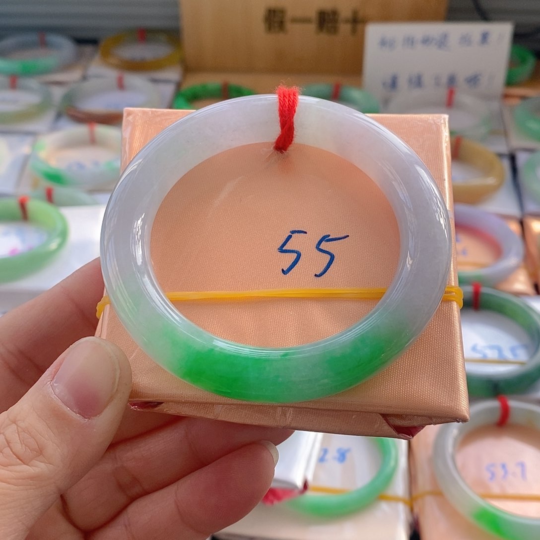 翡翠手镯未镶嵌你****到手镯