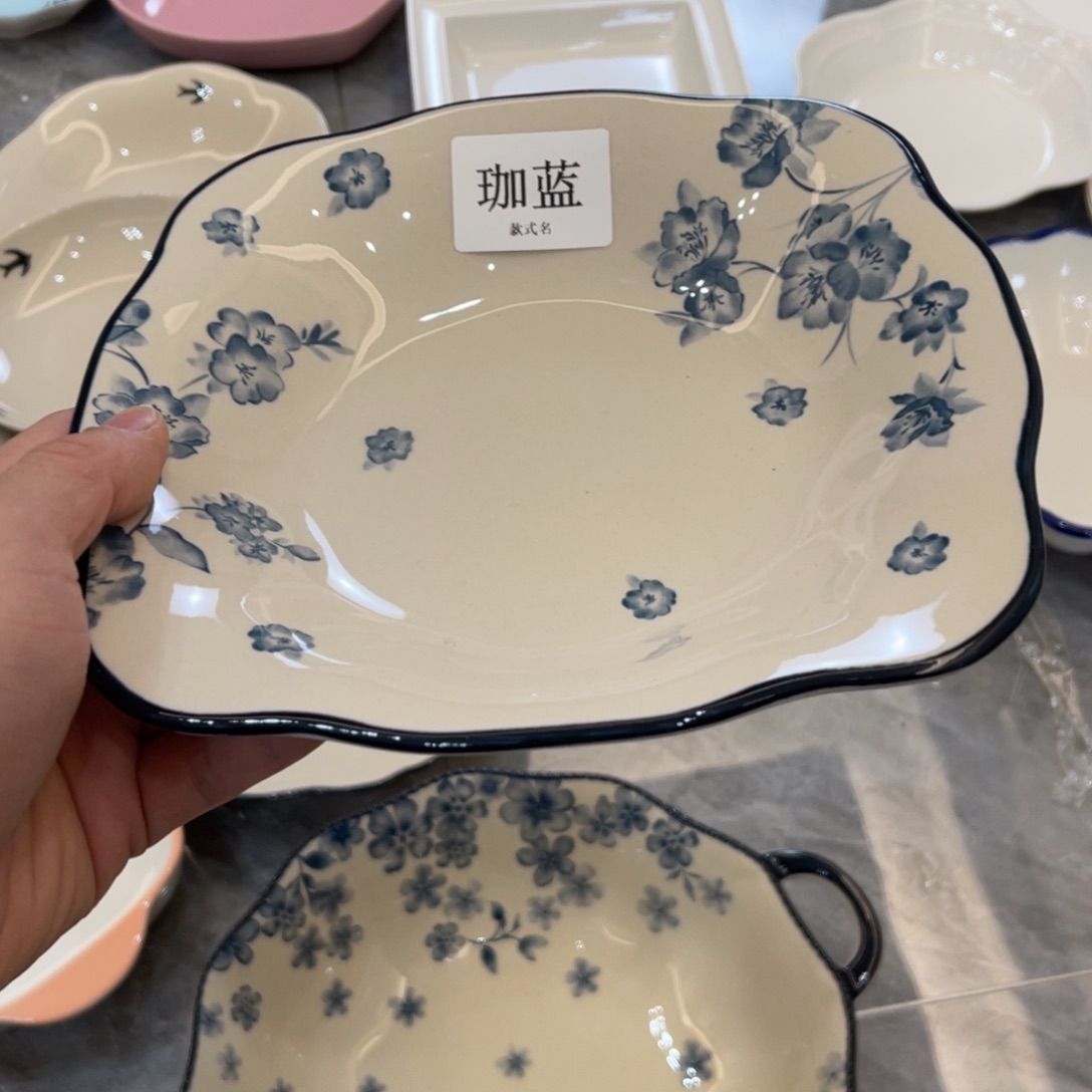 陶瓷微瑕餐具介意勿拍，满18飞！