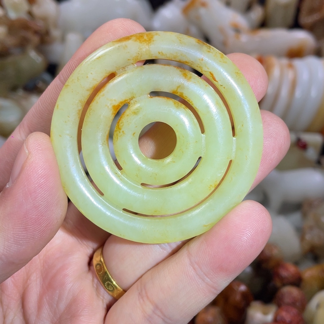 和田玉未镶嵌把件