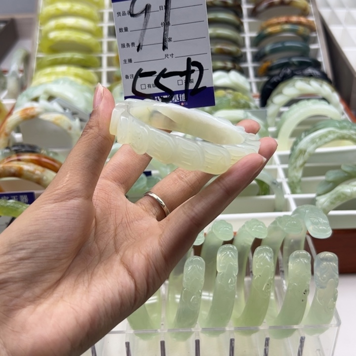 未镶嵌蛇纹石玉手镯