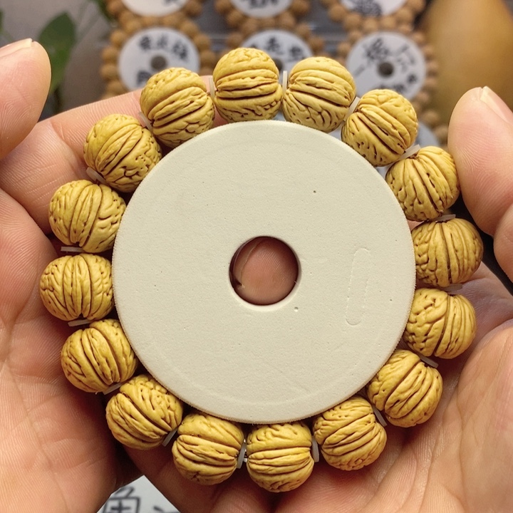 【闪购商品】卡*罗桃核雕刻手串手链