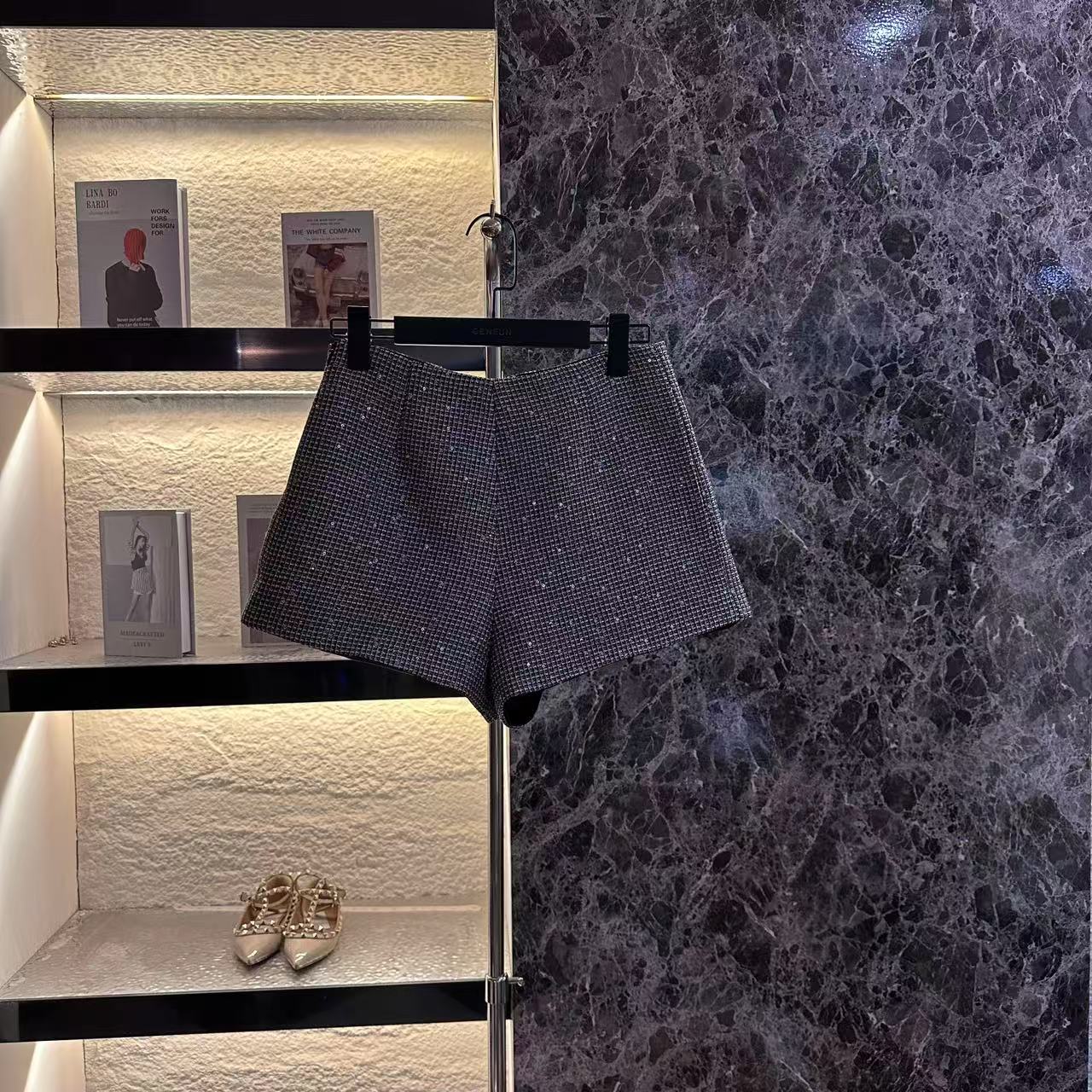 【CENFUN】73*时尚休闲百搭夏季带小钻短裤D02104