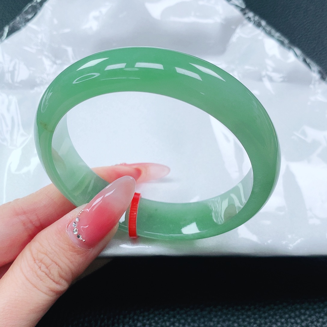 翡翠手镯未镶嵌57圈