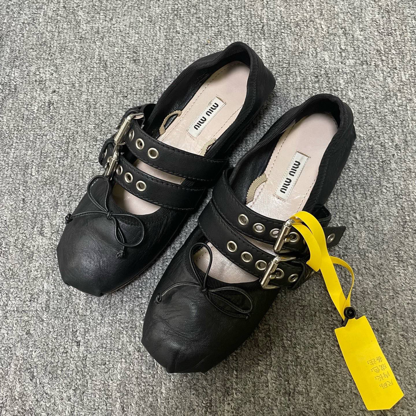 95新 MIU MIU/缪缪 Naplak 搭扣圆头休闲单鞋 37码/11942