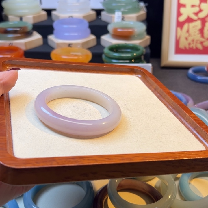 未镶嵌手镯石英质玉