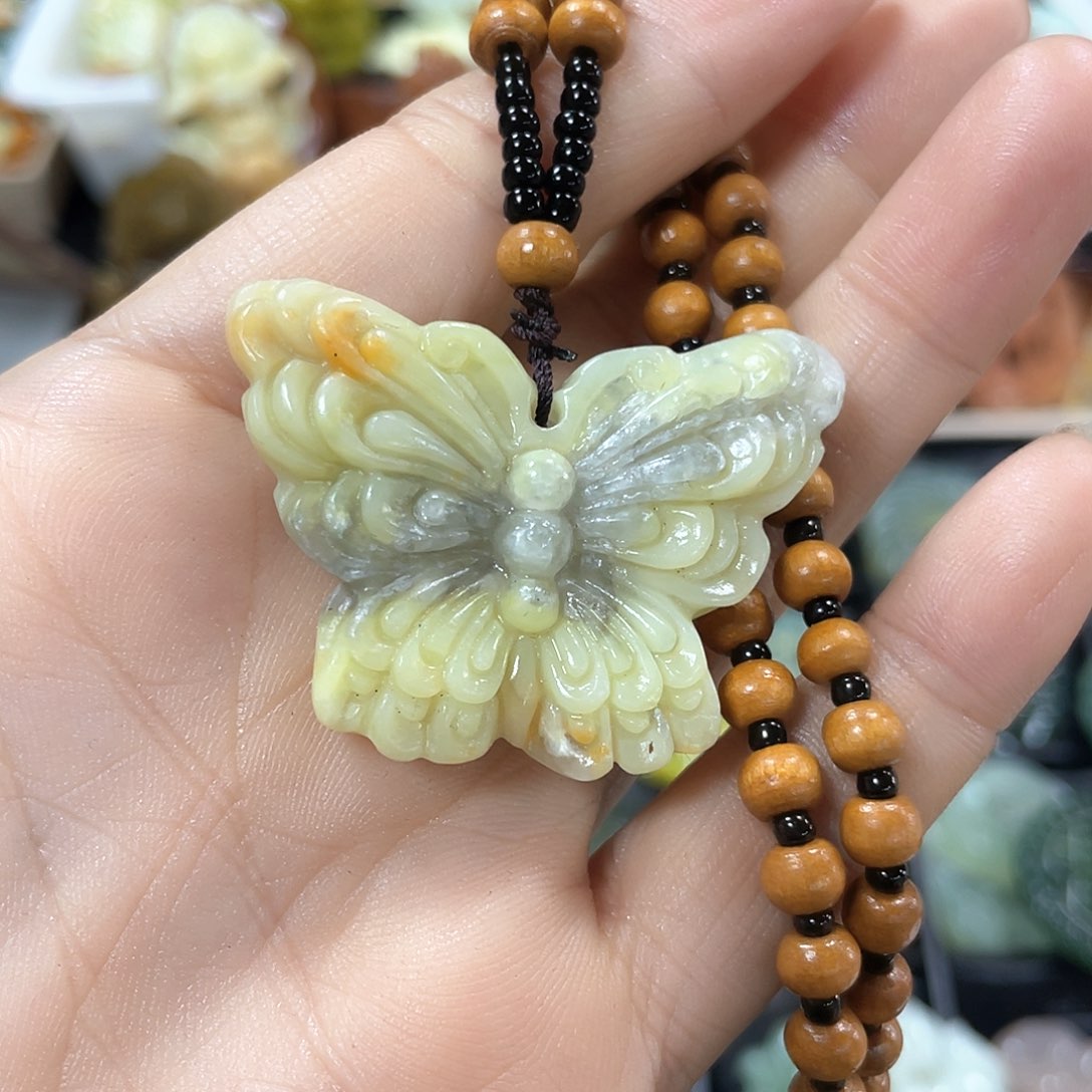 蛇纹石玉颈饰未镶嵌