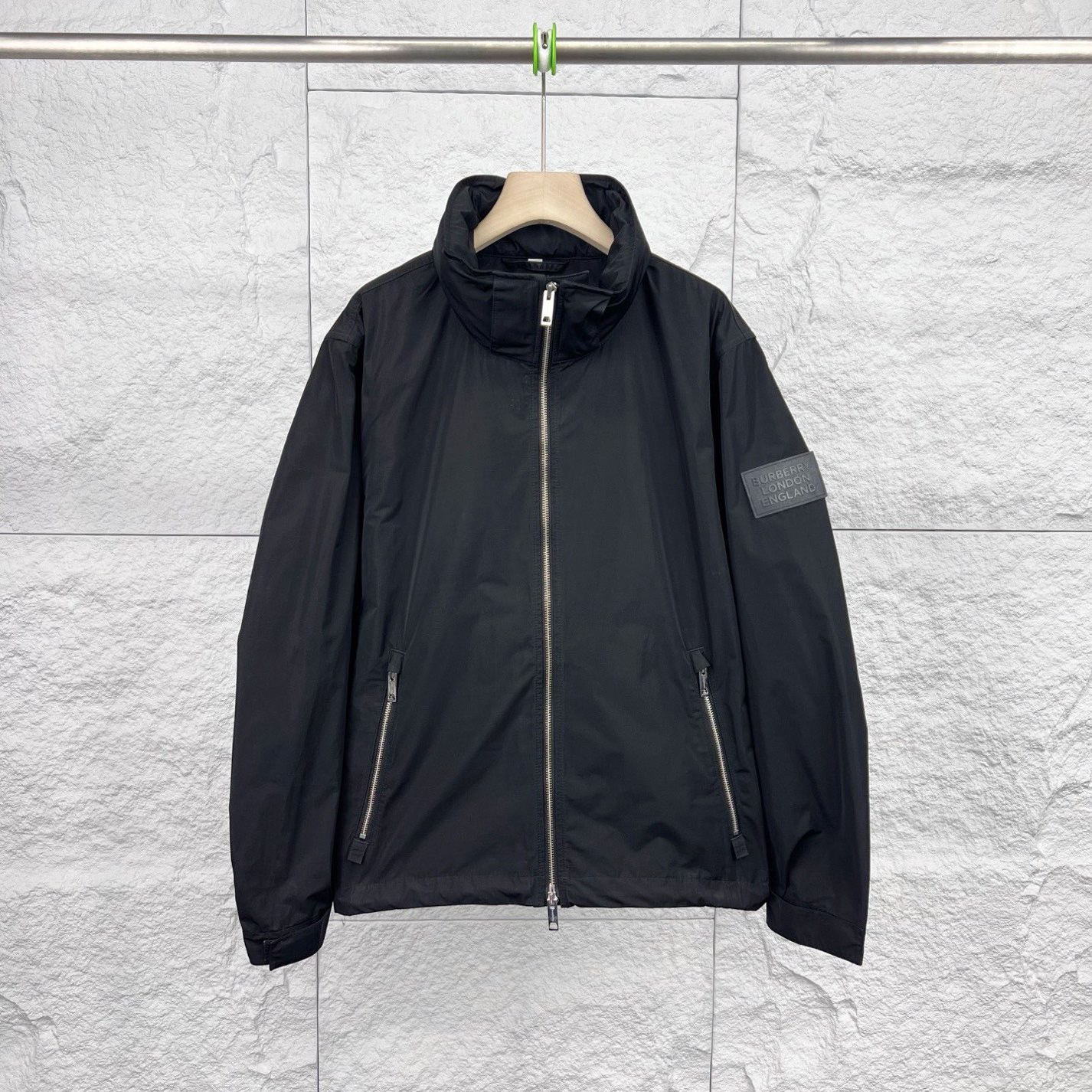 99新 BURBERRY/博柏利 52码/黑色袖标防水立领夹克外套/14900917