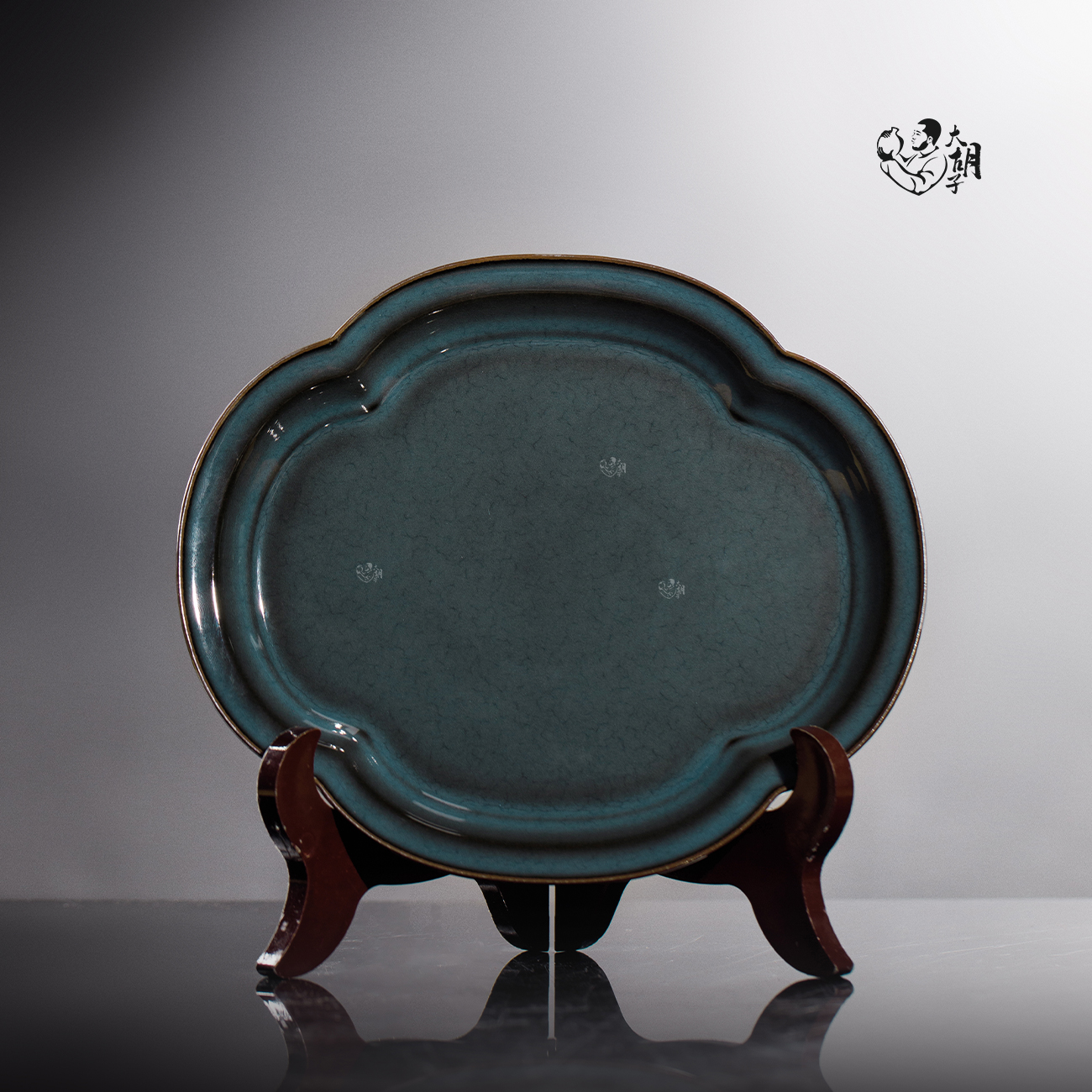 【预售】龙泉 土人斋 · 陈燕波 青瓷 「海洋之心」海棠壶承