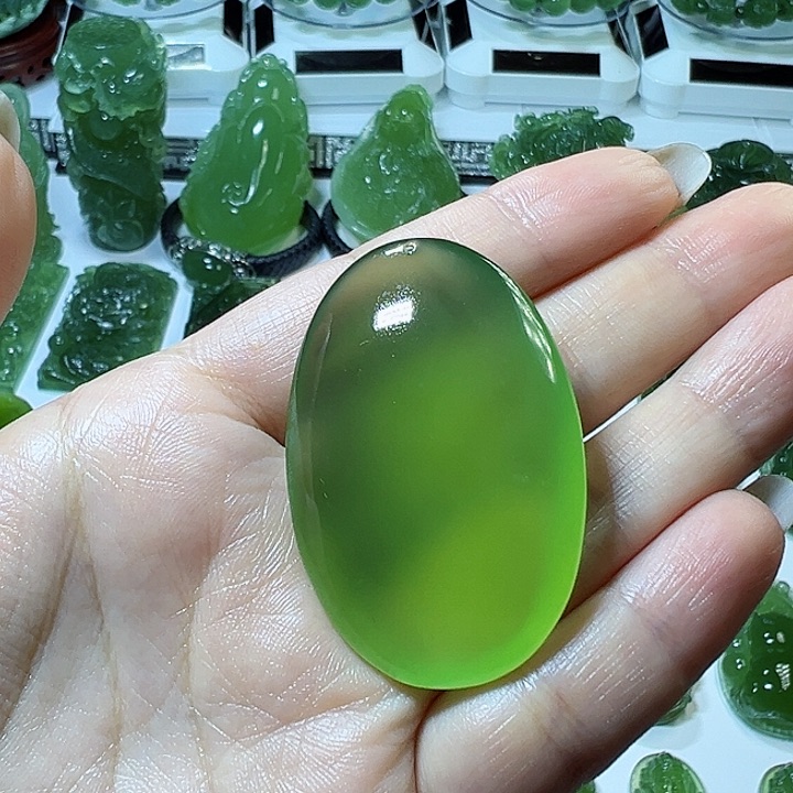 蛇纹石玉颈饰未镶嵌大****油