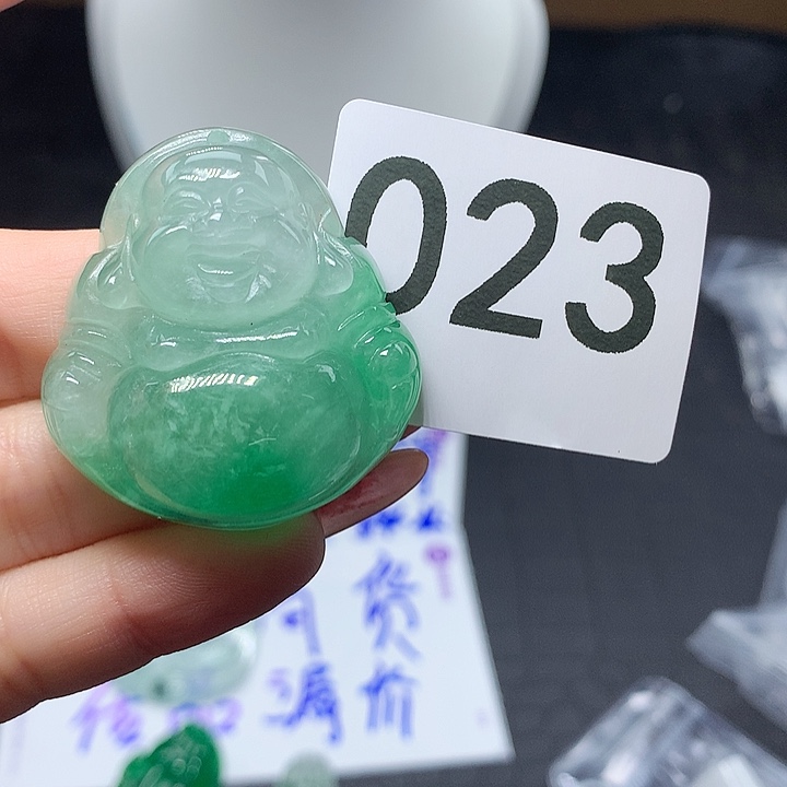 翡翠吊坠(赠链)未镶嵌