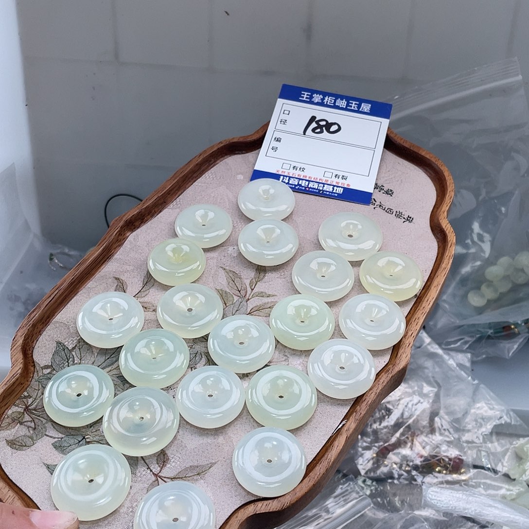 岫玉未镶嵌吊坠吊坠多样性，发一件