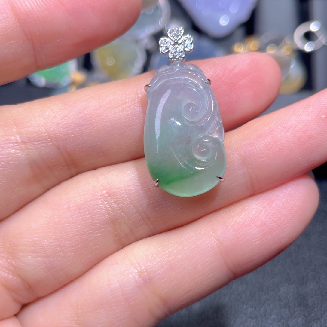 颈饰18K金镶嵌翡翠翡翠